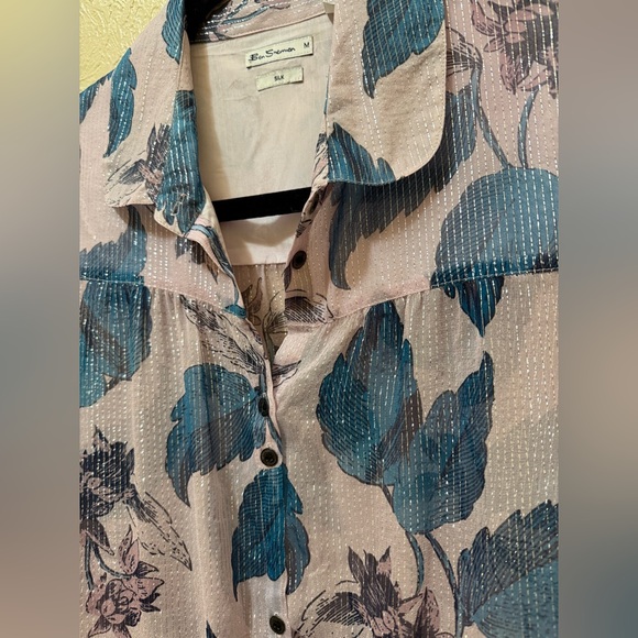Ben Sherman Women’s 100% Silk Button Up Floral Blouse Medium Lavender and Blue - Picture 2 of 7